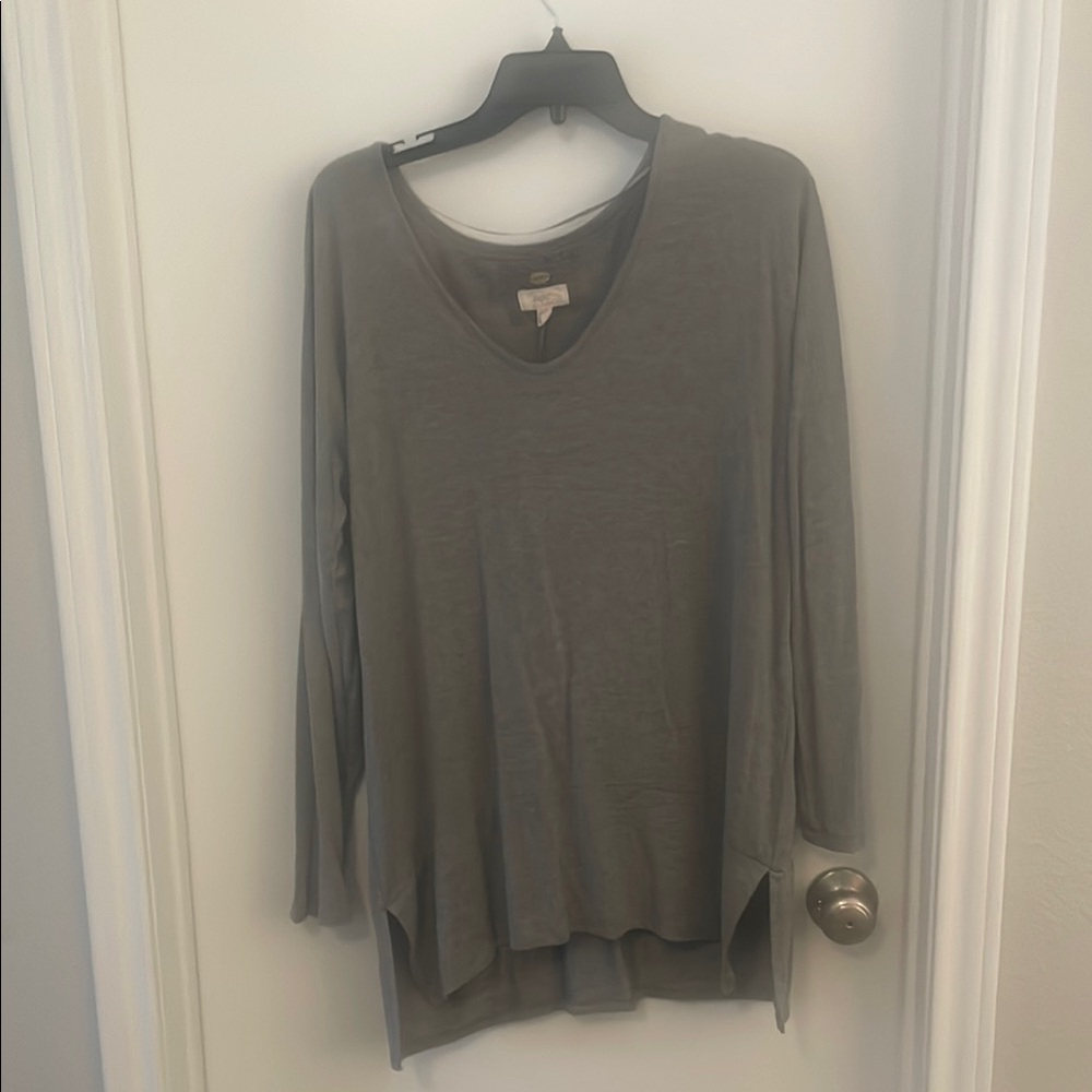 Cupio Green Asymmetrical Long Sleeve Blouse
